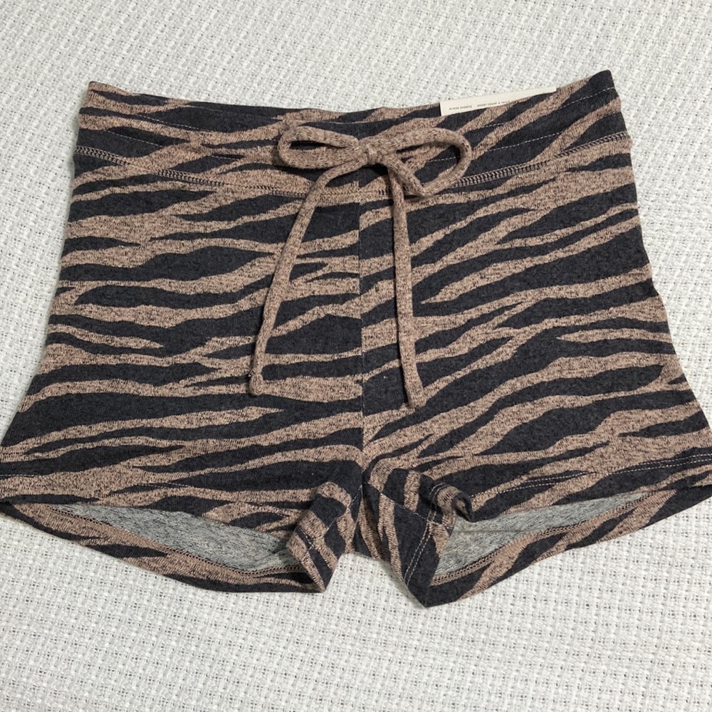 American Eagle Hi-rise shortie